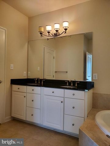 411 GREENEBAUM LN, Gaithersburg, MD 20878