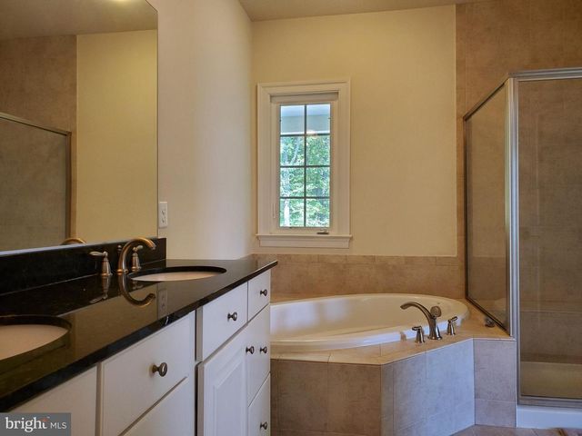 411 GREENEBAUM LN, Gaithersburg, MD 20878