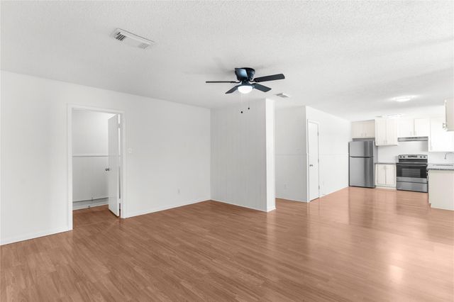 2325 15th Avenue N, Texas City, TX 77590