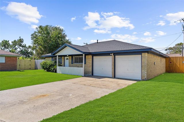 2325 15th Avenue N, Texas City, TX 77590