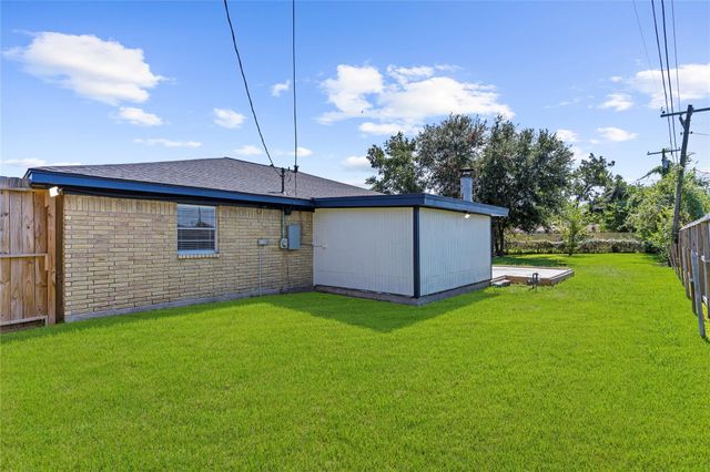 2325 15th Avenue N, Texas City, TX 77590