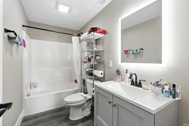 17009 Hamptons Parkway, New Haven, IN 46774