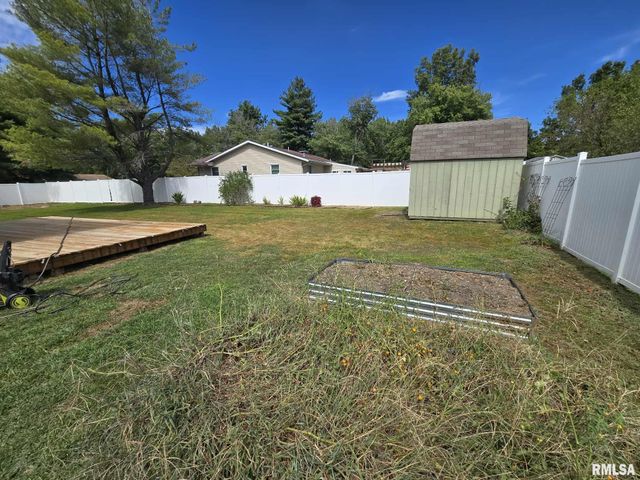 108 MOCKINGBIRD Lane, Woodlawn, IL 62898