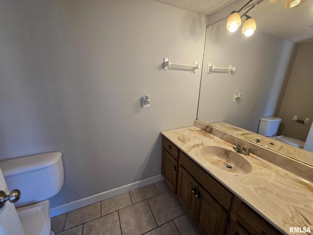 108 MOCKINGBIRD Lane, Woodlawn, IL 62898