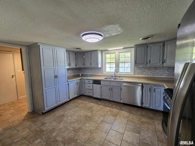 108 MOCKINGBIRD Lane, Woodlawn, IL 62898