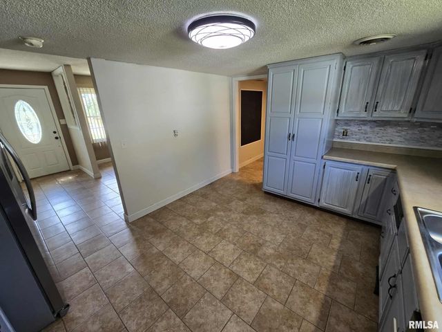 108 MOCKINGBIRD Lane, Woodlawn, IL 62898