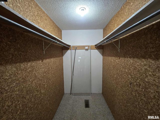 108 MOCKINGBIRD Lane, Woodlawn, IL 62898