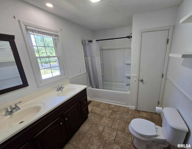 108 MOCKINGBIRD Lane, Woodlawn, IL 62898