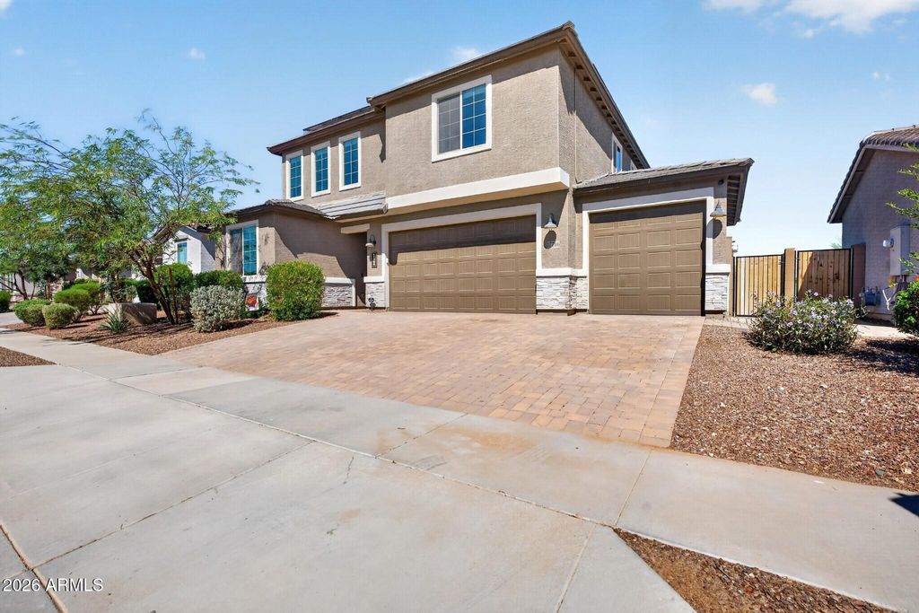 17766 W Red Fox Road, Surprise, AZ 85387 — photo 2