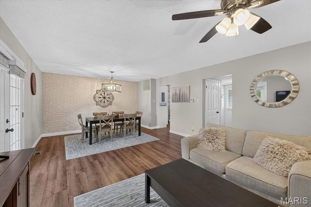 12861 Town And Four Drive 12861, Creve Coeur, MO 63141