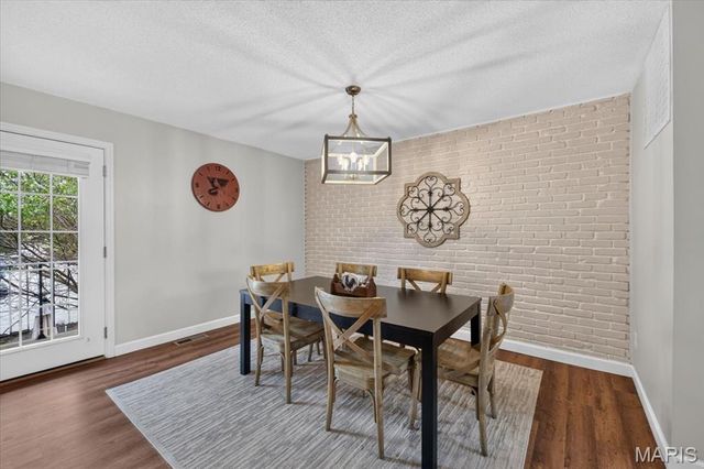 12861 Town And Four Drive 12861, Creve Coeur, MO 63141