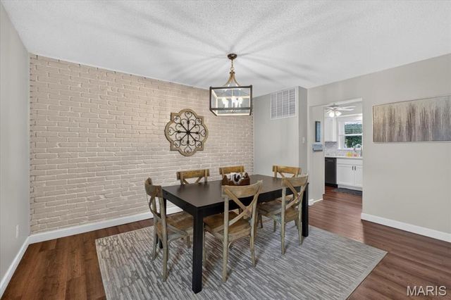 12861 Town And Four Drive 12861, Creve Coeur, MO 63141
