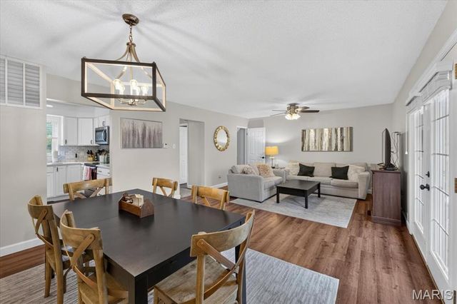 12861 Town And Four Drive 12861, Creve Coeur, MO 63141