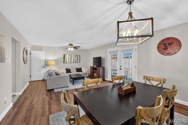 12861 Town And Four Drive 12861, Creve Coeur, MO 63141