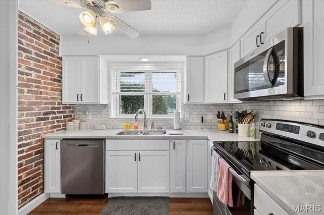 12861 Town And Four Drive 12861, Creve Coeur, MO 63141
