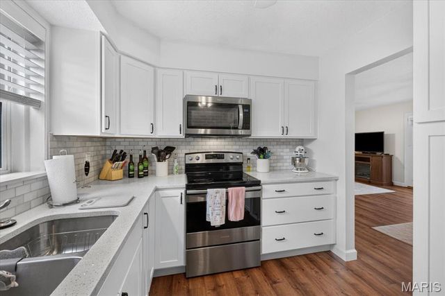 12861 Town And Four Drive 12861, Creve Coeur, MO 63141