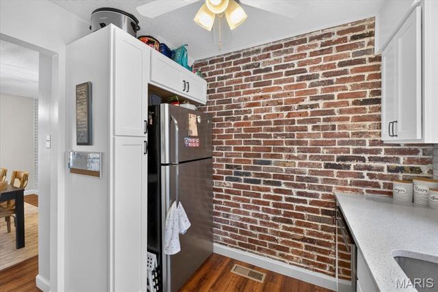 12861 Town And Four Drive 12861, Creve Coeur, MO 63141