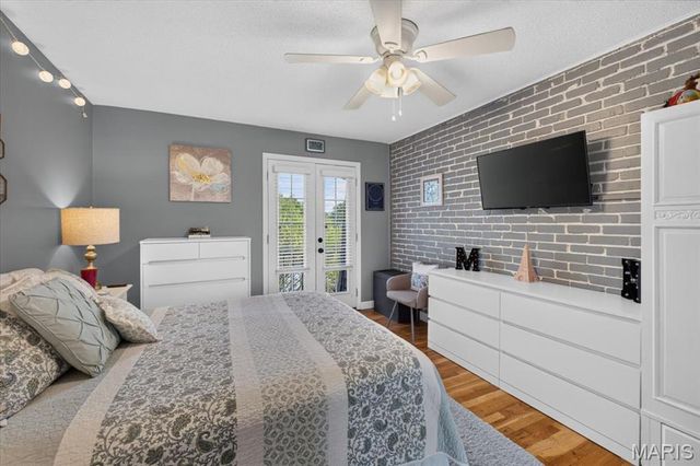 12861 Town And Four Drive 12861, Creve Coeur, MO 63141