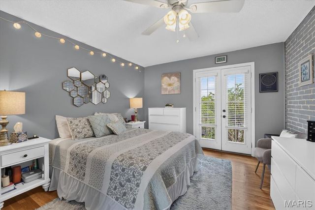 12861 Town And Four Drive 12861, Creve Coeur, MO 63141