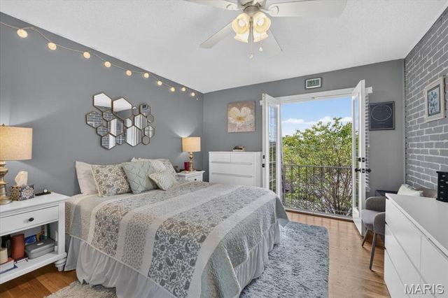 12861 Town And Four Drive 12861, Creve Coeur, MO 63141