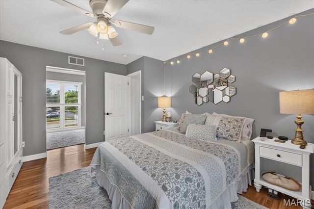 12861 Town And Four Drive 12861, Creve Coeur, MO 63141