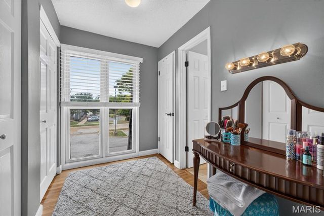 12861 Town And Four Drive 12861, Creve Coeur, MO 63141