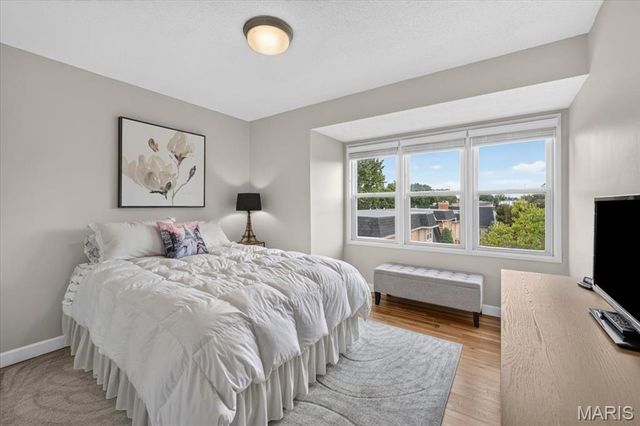 12861 Town And Four Drive 12861, Creve Coeur, MO 63141