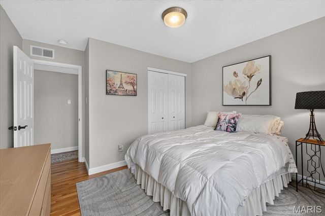 12861 Town And Four Drive 12861, Creve Coeur, MO 63141