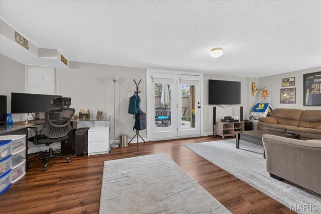 12861 Town And Four Drive 12861, Creve Coeur, MO 63141