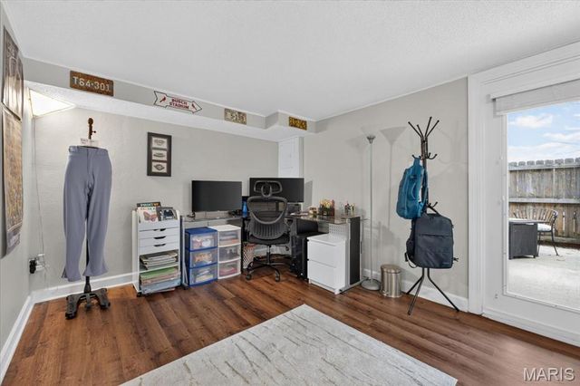 12861 Town And Four Drive 12861, Creve Coeur, MO 63141