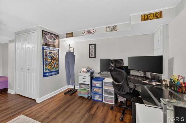 12861 Town And Four Drive 12861, Creve Coeur, MO 63141