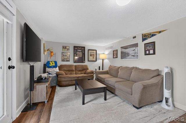 12861 Town And Four Drive 12861, Creve Coeur, MO 63141