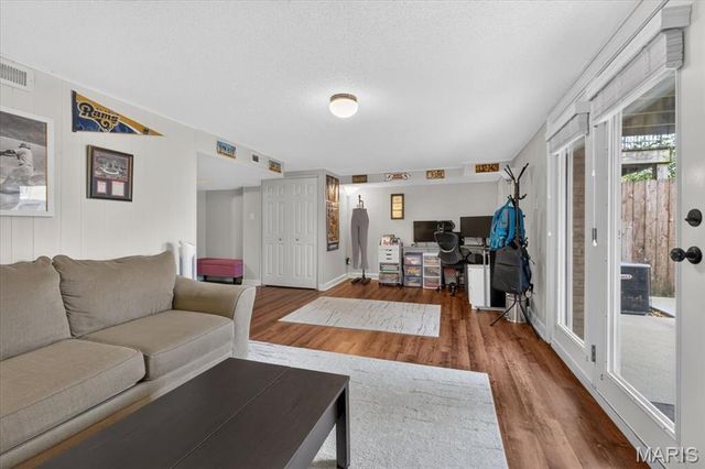 12861 Town And Four Drive 12861, Creve Coeur, MO 63141