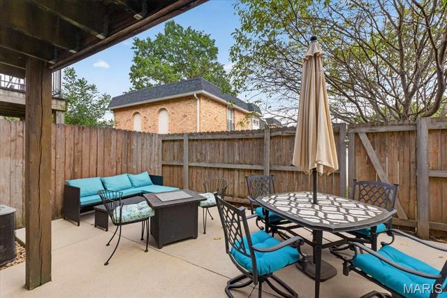 12861 Town And Four Drive 12861, Creve Coeur, MO 63141
