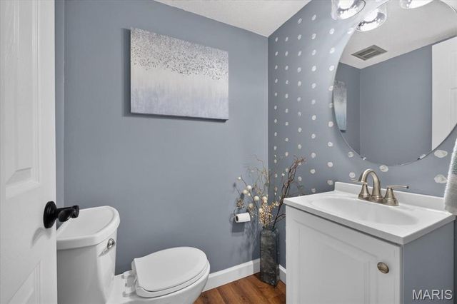 12861 Town And Four Drive 12861, Creve Coeur, MO 63141
