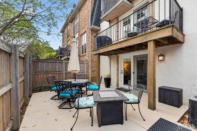 12861 Town And Four Drive 12861, Creve Coeur, MO 63141