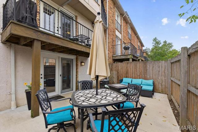 12861 Town And Four Drive 12861, Creve Coeur, MO 63141