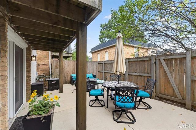 12861 Town And Four Drive 12861, Creve Coeur, MO 63141
