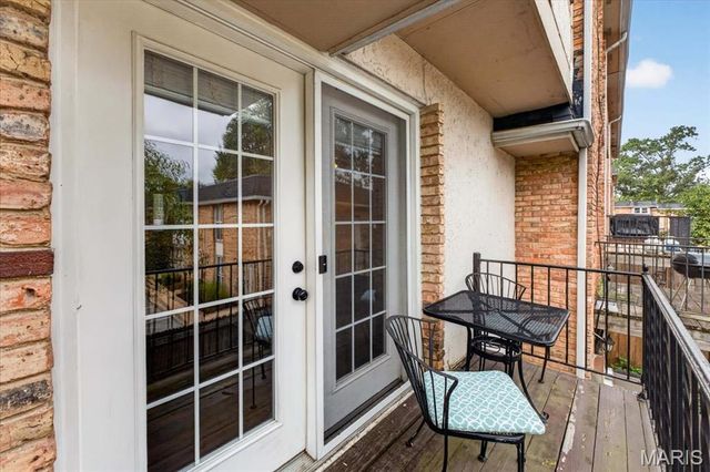 12861 Town And Four Drive 12861, Creve Coeur, MO 63141