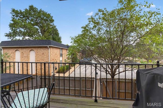 12861 Town And Four Drive 12861, Creve Coeur, MO 63141