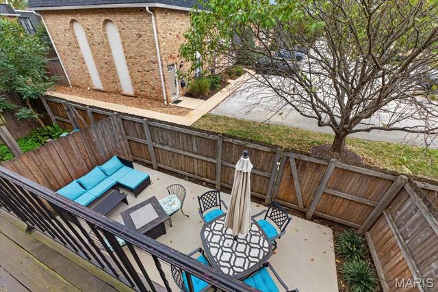 12861 Town And Four Drive 12861, Creve Coeur, MO 63141