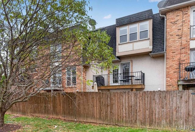 12861 Town And Four Drive 12861, Creve Coeur, MO 63141