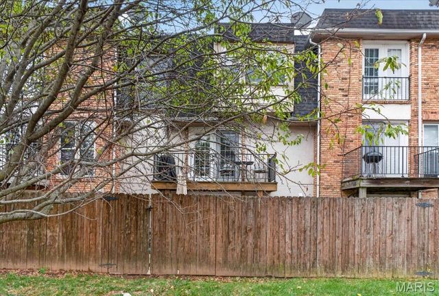 12861 Town And Four Drive 12861, Creve Coeur, MO 63141