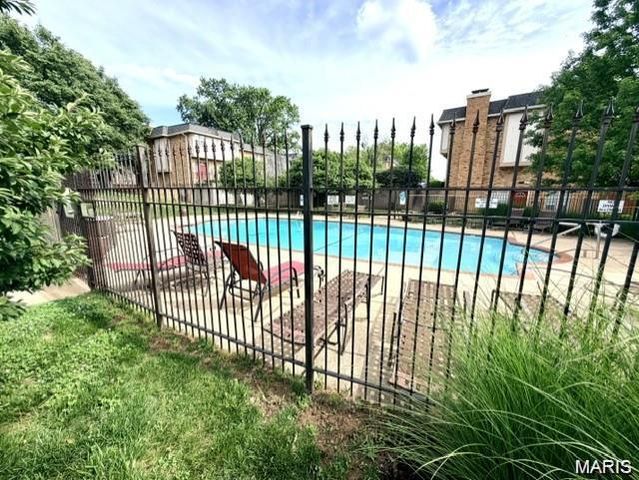 12861 Town And Four Drive 12861, Creve Coeur, MO 63141