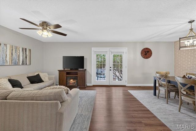 12861 Town And Four Drive 12861, Creve Coeur, MO 63141