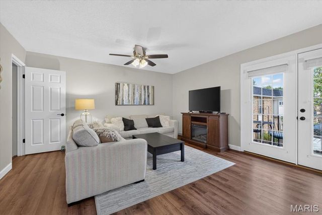 12861 Town And Four Drive 12861, Creve Coeur, MO 63141