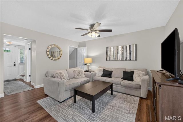 12861 Town And Four Drive 12861, Creve Coeur, MO 63141
