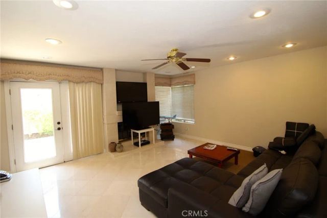 10 Sangallo, Irvine, CA 92614