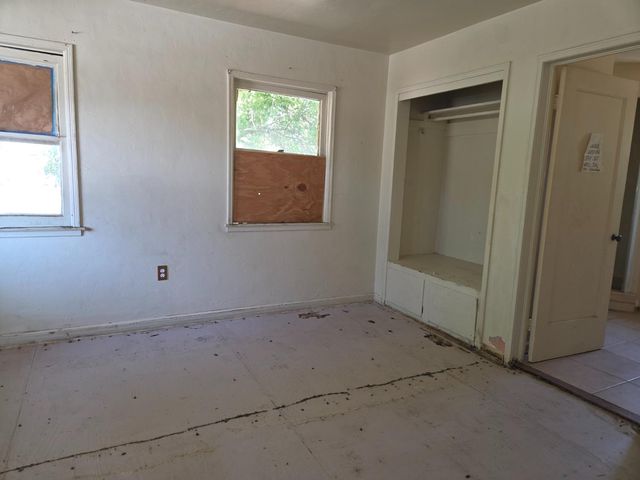 4559 E Clinton, Fresno, CA 93703