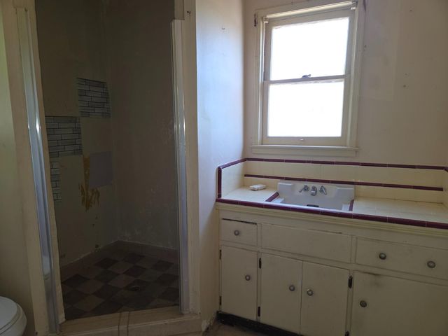 4559 E Clinton, Fresno, CA 93703